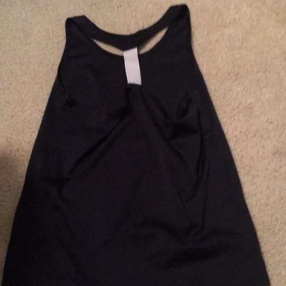 Black under armor sports tank - Picture 2 of 2